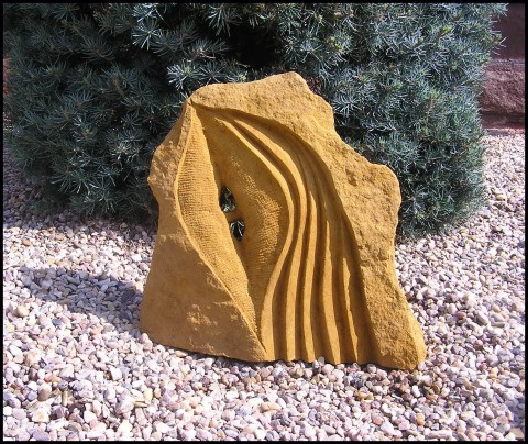 POODKRYTÉ TAJEMSTVÍ plastika socha skulptura zahradní socha socha z pískovce exteriérová socha socha do zahrady. sochy z pískovce 