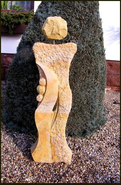 SOCHA Z KAMENE  - *DOTEK OSUDU * plastika socha skulptura zahradní socha socha z pískovce exteriérová socha socha do zahrady. sochy z pískovce 