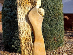 SOCHA Z KAMENE  - *DÁMA*