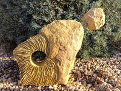 SOCHA Z KAMENE  - *DÁMA*