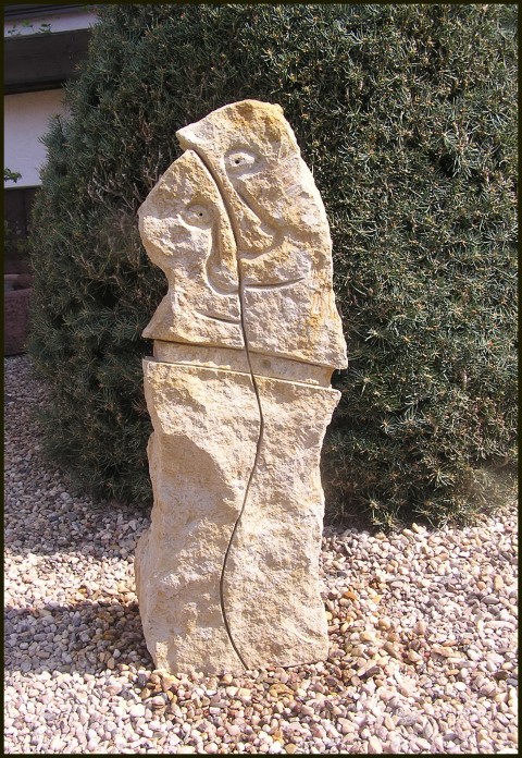 SOCHA  *MANŽELSKÉ SOUZNĚNÍ* plastika socha skulptura zahradní socha socha z pískovce exteriérová socha socha do zahrady. sochy z pískovce 