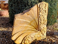 SOCHA Z KAMENE  - *DÁMA*