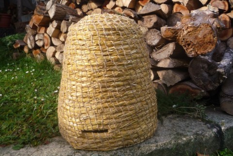 Včelí úl(košnice) tráva seno pšenice včely úl košn 