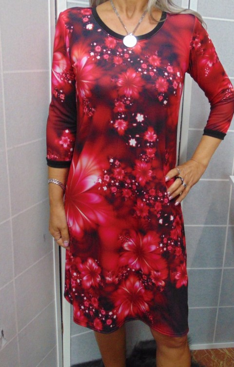 Šaty - květy na červené, velikost M šaty 