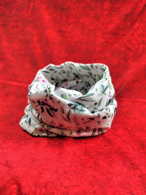 Mušelínový šátek s lístečky zelené šála šátek lístečky šálka mušelín 