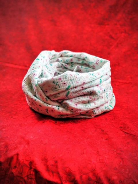 Mušelínový šátek s květinkami šála jaro šátek květinky šálka mušelín 