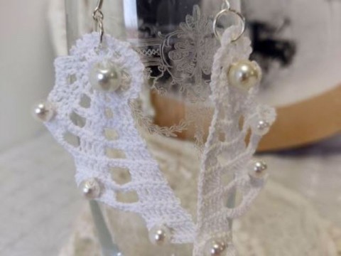 Náušnice s perlami NÁVOD náušnice bílé háčkované závěsné  