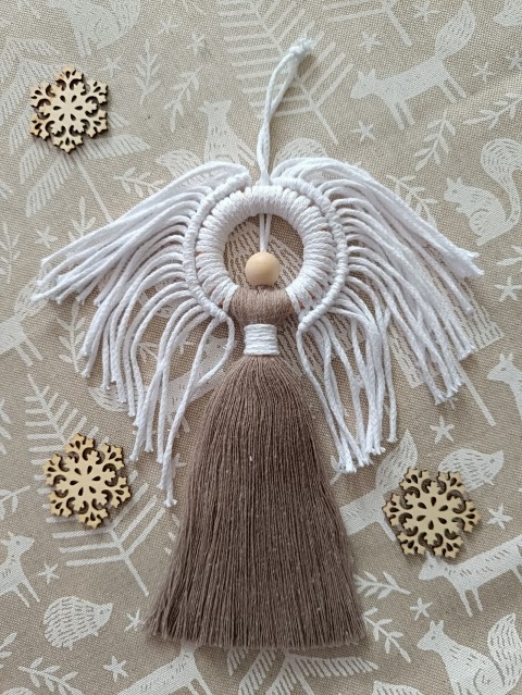 Andílek s kroužkem dekorace vánoce ozdoba anděl andělka macramé 