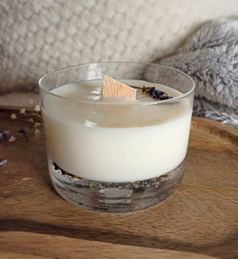 Sójovo-gelová svíčka levandule dekorace dárek sklo levandule svícen svíčka vosk přírodní útulno hygge ručně vyráběné sójová svíčka 