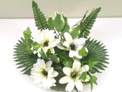 Velkokvěté pelargonie v proutěném