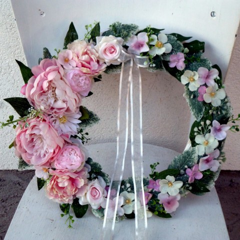 Věnec s hedvábnými pivoňkami domov dekorace dárek růžová bílá věnec romantika pivoňky na dveře zasněžený floristika hortenzie hedvábné růže 