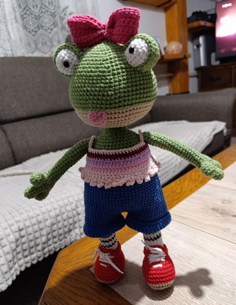 žába s mašlí zvíře dekorace děti hračka příroda zahrada žába mazlíček rybník 