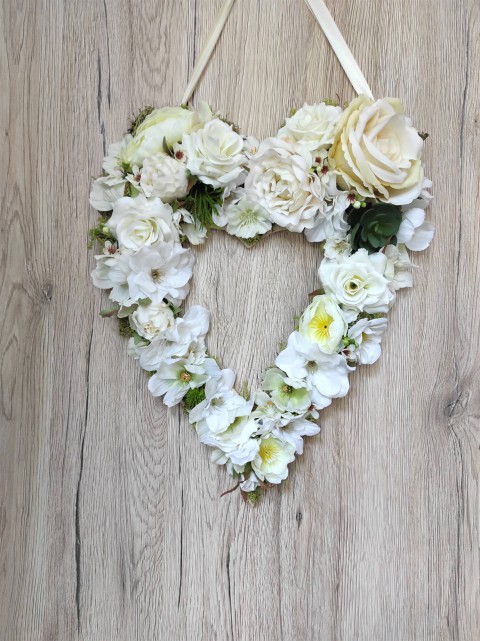 Srdce květinové smetanovobílé dřevo dřevěné srdce dekorace dárek květina ložnice interiér překližka květ svatba bílý svatební květinové sukulent wedding k zavěšení na stěnu ručně vyřezané smetanovobílý 