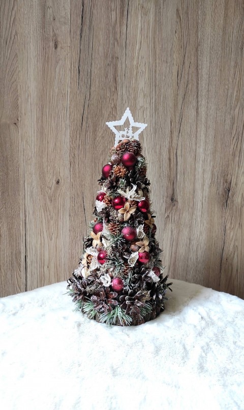 Vánoční stromeček do červenobílé vánoce vánoční hvězda červený bílý mech baňka šiška stromeček dekorace 