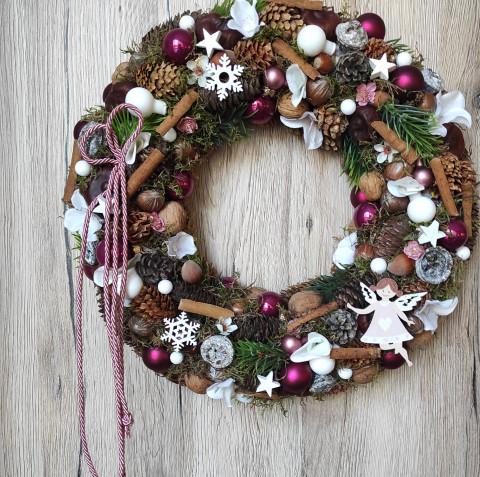 Vánoční věnec do růžové ořech dekorace zima květina vánoce vánoční věnec zimní růžový mech hvězdička flower na dveře adventní baňka christmas šiška fuchsiový winter trvanlivý stabilizovaný wreath sleněná adnent svátení 