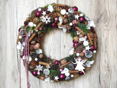 Vánoční věnec do zlatobílé