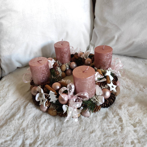 Luxusní adventní věnec do růžové ořech dekorace zima vánoce svícen svíčka vánoční věnec zimní růžový advent adventní christmas šiška winter wreath 