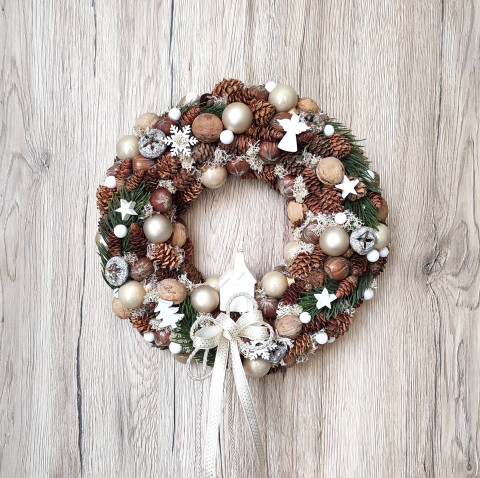 Vánoční v. do bílosmetanové hnědý ořech zima vánoce vánoční zimní domeček bílý smetanový stromeček hvězdička sněhová vločka adventní baňka christmas winter dekorace věnec advent 