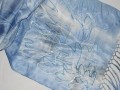 Modrá batikovaná šála s třásněmi