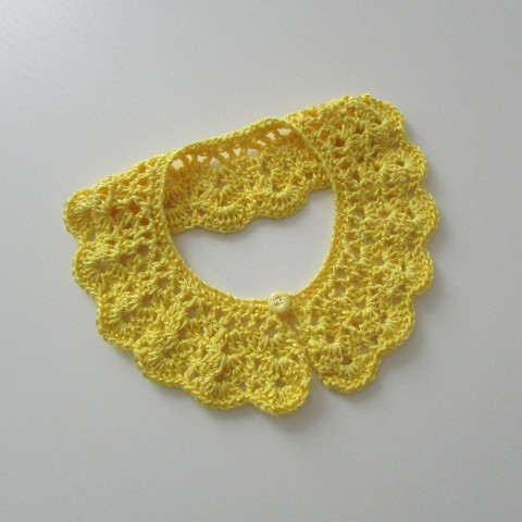 Háčkovaný límeček (dětský) doplněk dívčí dětský háčkovaný žlutá ozdoba slavnostní slavnost límeček crochet 