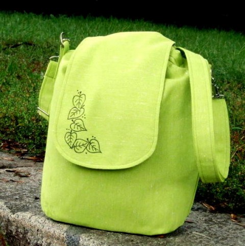 Kabelka a batůžek 2v1 Zelenkavý kabelka list listy zelený batůžek variabilní hrášek klapka kapsa 2v1 hráškový kabelkobatůžek 