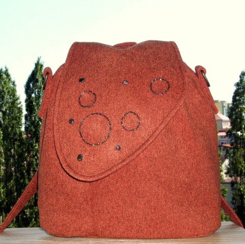 Kabelka a batůžek 2 v 1 /Zrzavý kabelka batůžek praktický variabilní kroužky zrzavý přes rameno zavazadlo na záda kabelko-batůžek 