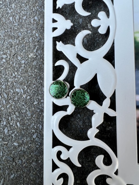 Náušnice - zelené flitry šperk šperky zelená náušnice zelené bižuterie akce pryskyřice náušničky náušky glitry flitrové flitr výprodej pryskyřicové 