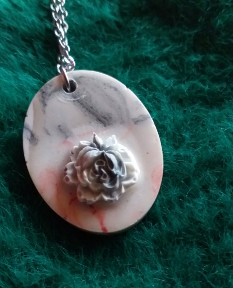 Náhrdelník s růžičkou náhrdelník náhrdelníky růže růži 