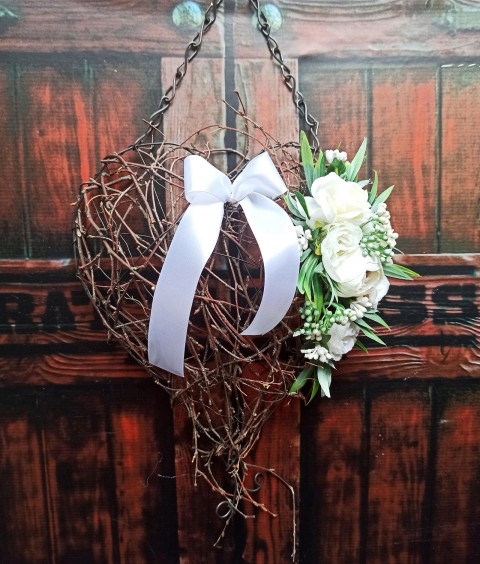 Srdce jarní domov dekorace květina věnec romantika svatba venkov chata chalupa oslava aranžmá nevěsta nostalgie flower floristika wreath 