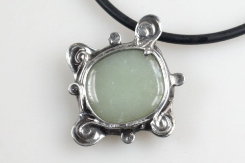 Přívěsek Etuda přívěsek kámen jadeit amulet 