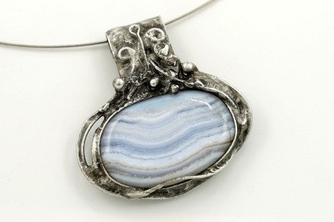 Ve vlnách (chalcedon) náhrdelník přívěsek drát cín chalcedon přívěs amulet mosaz obruč 