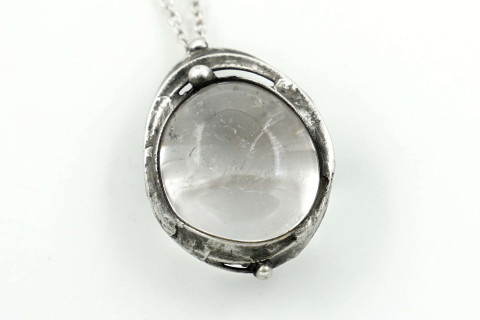 Ledový svět (křišťál) náhrdelník přívěsek cín řetízek křišťál přívěs amulet mosaz valounek 