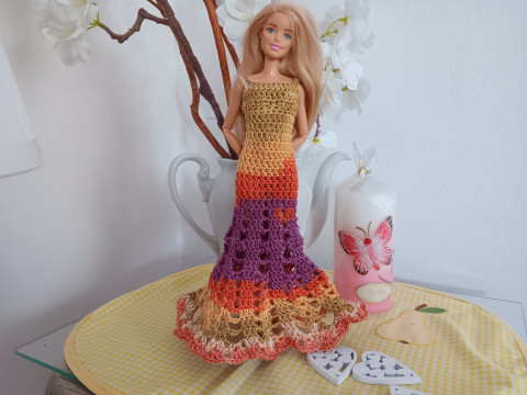 Barbie - dlouhé šatičky panenka klobouček barbie 