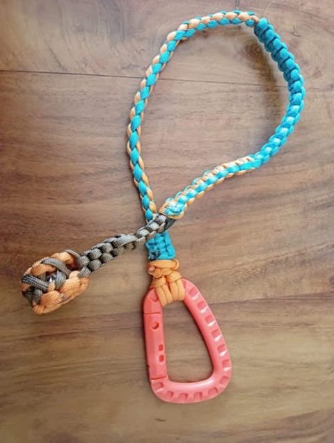 Opičí pěst z paracordu přívěsek paracord opičí pěst 