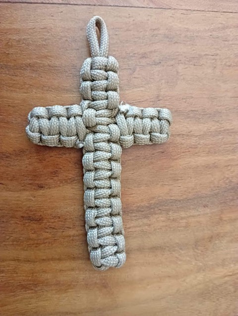 Přívěsek křížek přívěsek křížek klíčenka paracord 