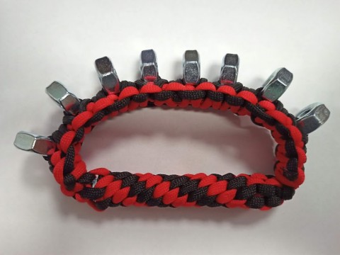 Boxer z paracordu přívěsek klíčenka paracord obrana 