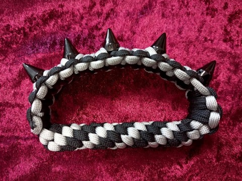 Boxer z paracordu přívěsek klíčenka paracord obrana 