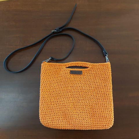 Oranžová háčkovaná kabelka kabelka oranžová magnet koženkový popruh 