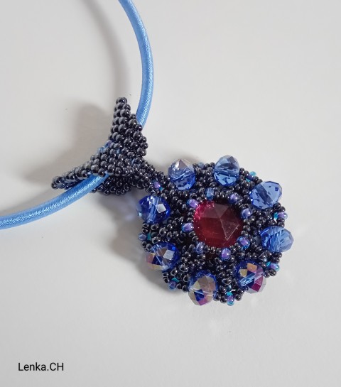 Modrý květ náhrdelník korálky kabošon šitá technika 