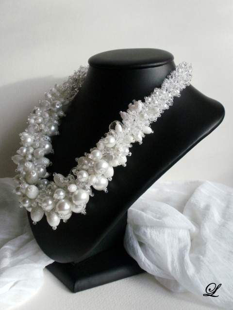 Náhrdelník White náhrdelník korálky bílý dutinka šitá technika 