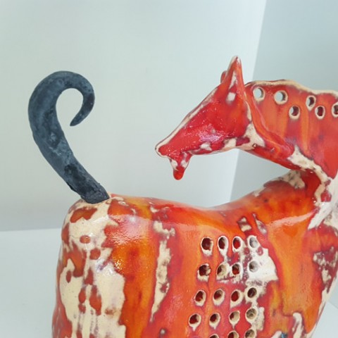 Keramika raku, Kůň Red sperkyjoha mozaika keramika soch 