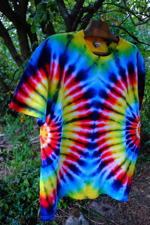 Batikované tričko - V duze batika léto spirála duhový barevný veselý tričko duha hippie batikované 