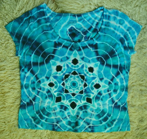 Batikované tričko-V tyrkysovém moři voda moře batika veselé léto tyrkysová sluníčko mandala hippie batikované 