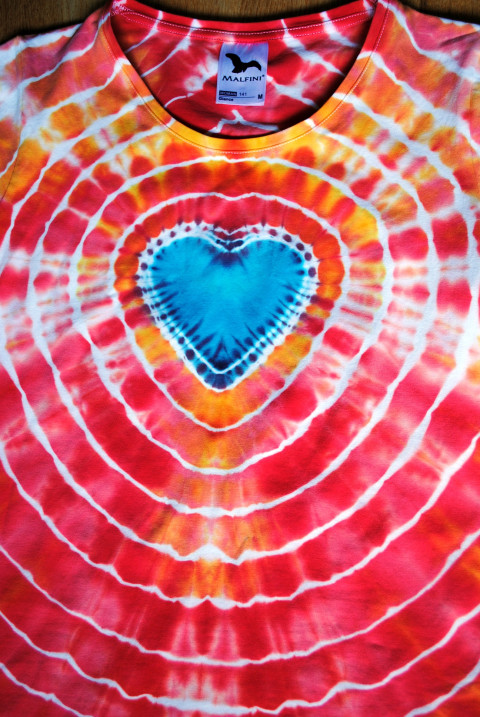 Batikované tričko M - Životní láska srdce modrá srdíčko batika tyrkysová korálová hippie boho 