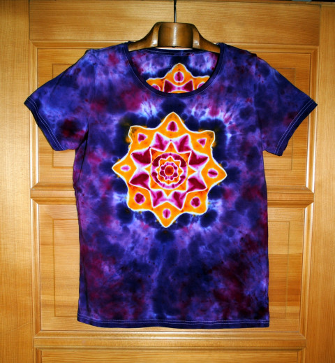 Batik.tričko M/L - Vzdálená galaxie moře fialová léto noc obloha galaxie mandala hippie batikované bohémské 