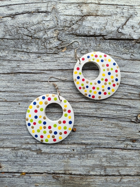 Náušnice donuty s puntíky moře náušnice mořský puntíky dovolená sea donuty akrylové barvy dots velké náušnice barevné náušnice náušnice s puntíky náušnice donuty náušnice na dovolenou motiv puntíků 