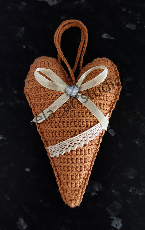 Háčkované srdce béžové srdce handmade ruční výroba originální dárek háčkovaná dekorace dekorace na zavěšení 