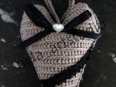 Háčkované srdce černé