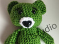 Háčkovaný medvídek trávově zelený