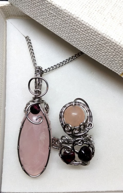 Zvýhodněná růžová souprava šperky dárek svátek výročí řetízek nerez ocel minerály wire-wrapping kameny drátkování ruční výroba pro ženy hand-made 